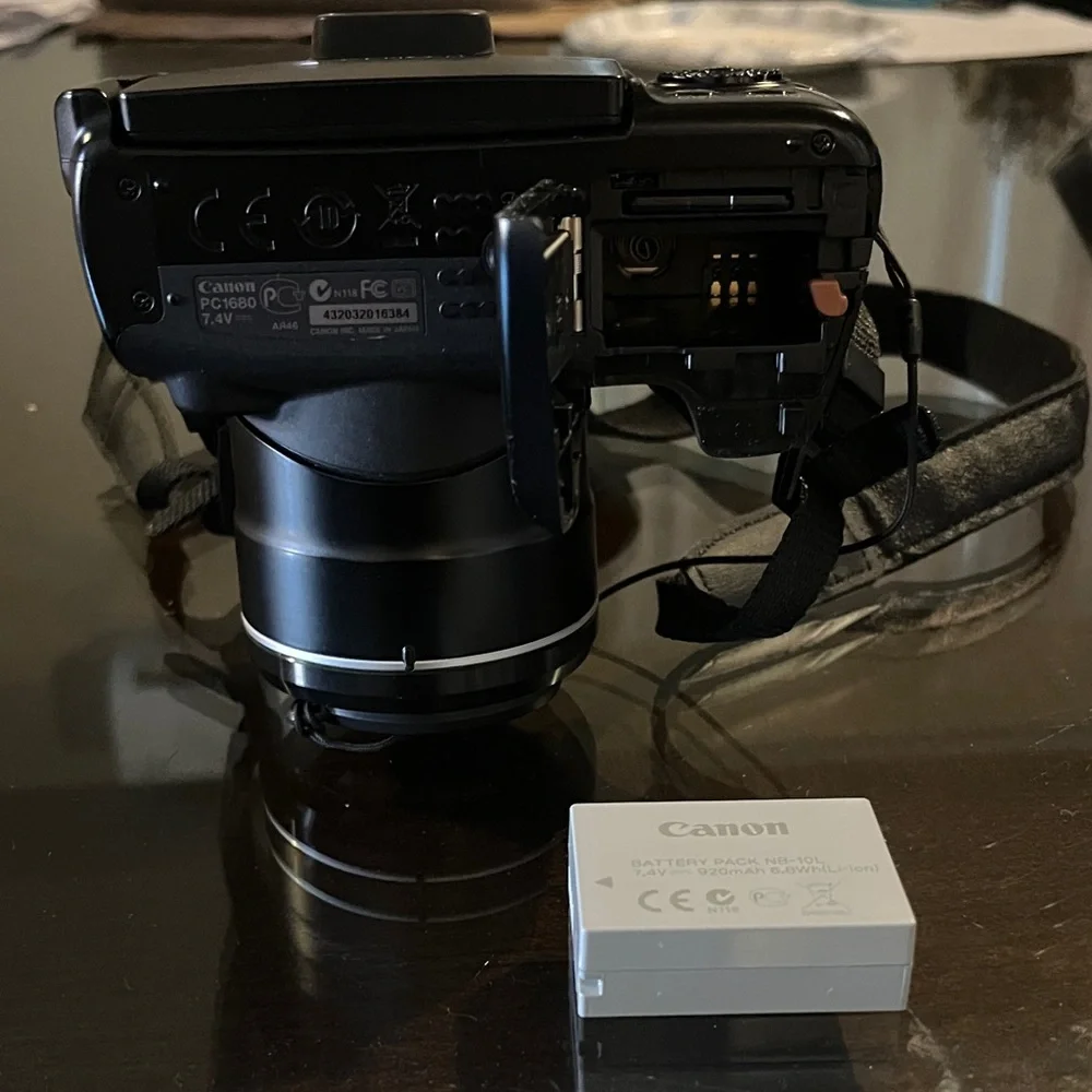 Canon SX40 HS Digital Camera in Black-w/ free camera bag!